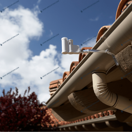 Sonde Solar Sync HUNTER sous une gouttière